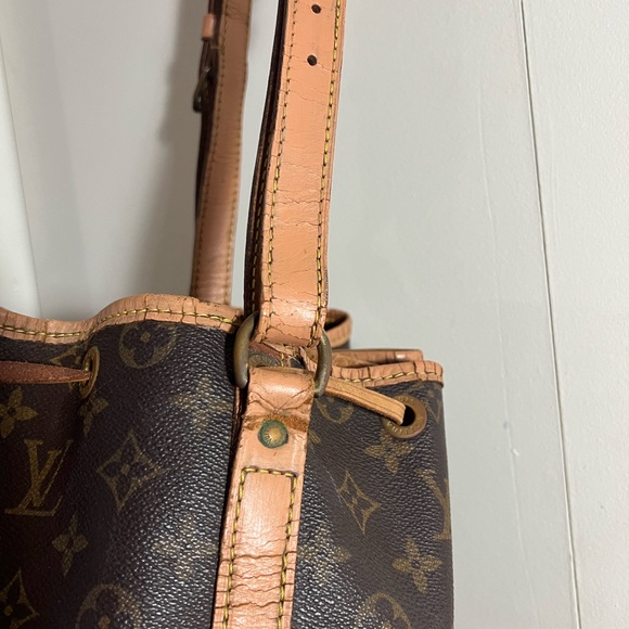 Louis Vuitton Monogram Bucket Bag - Picture 3 of 16